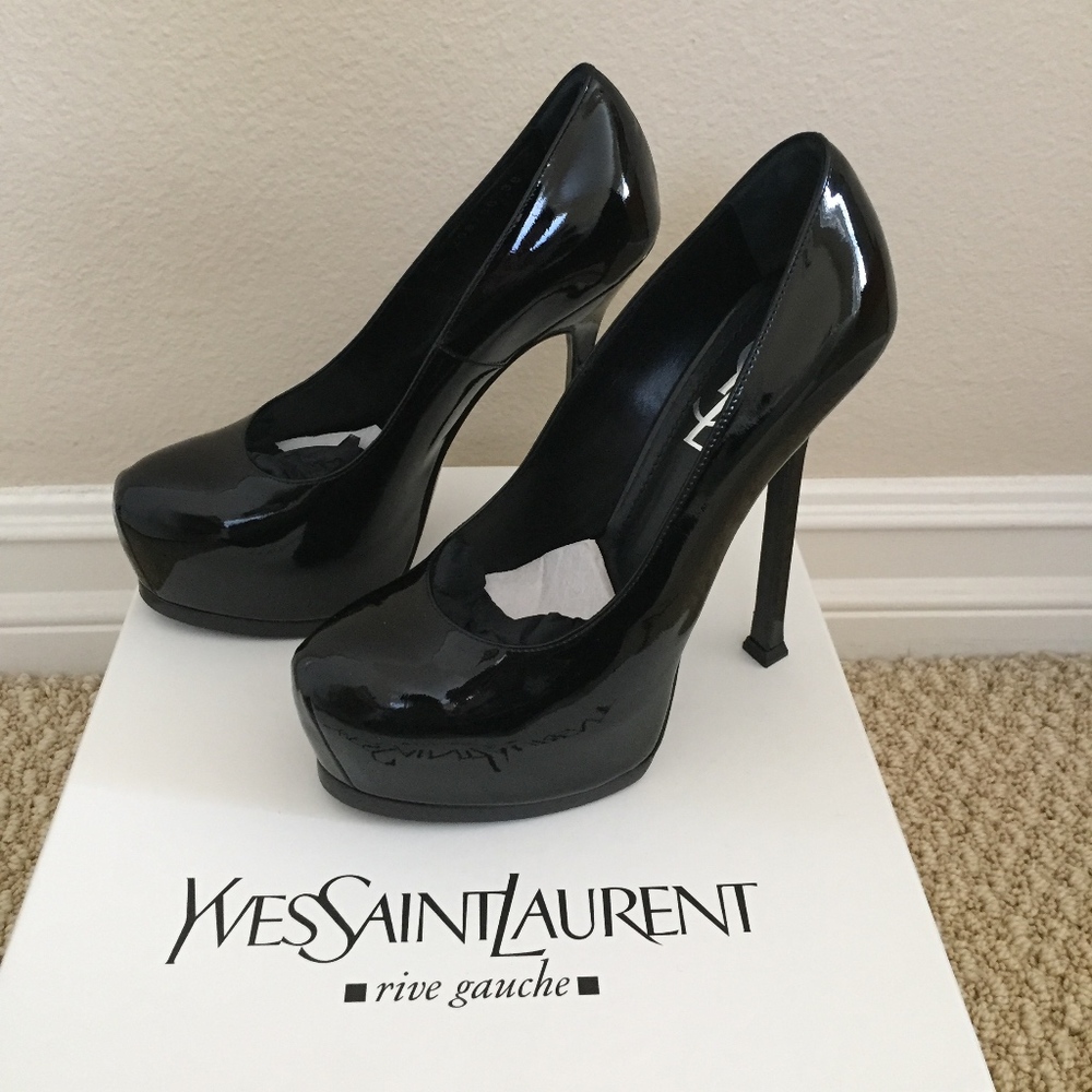 YSL Tribtoo Black Patent Leather Pump - 36/6
